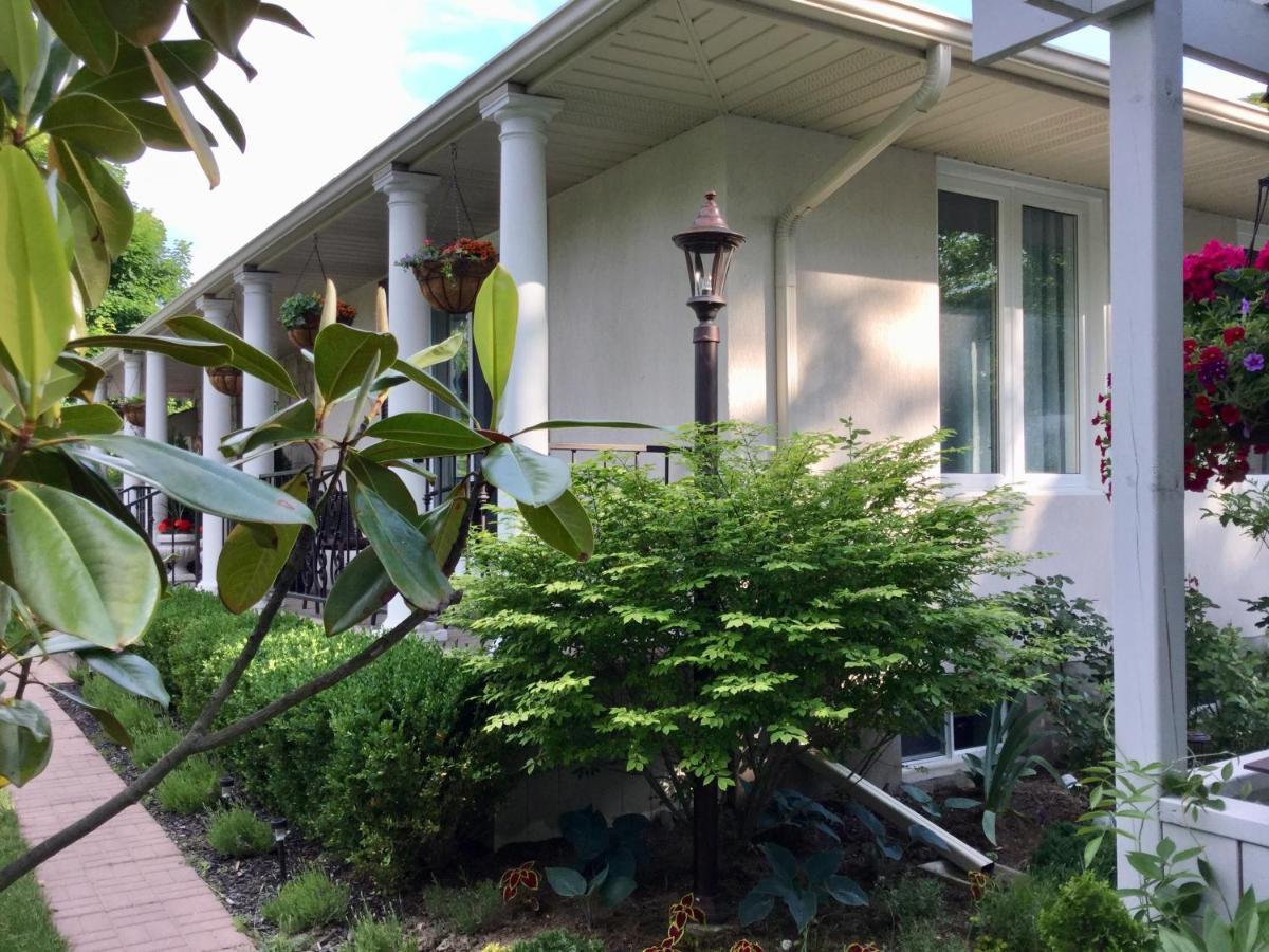 Via Veneto - Old Town Bed and Breakfast Niagara-on-the-Lake Exteriör bild