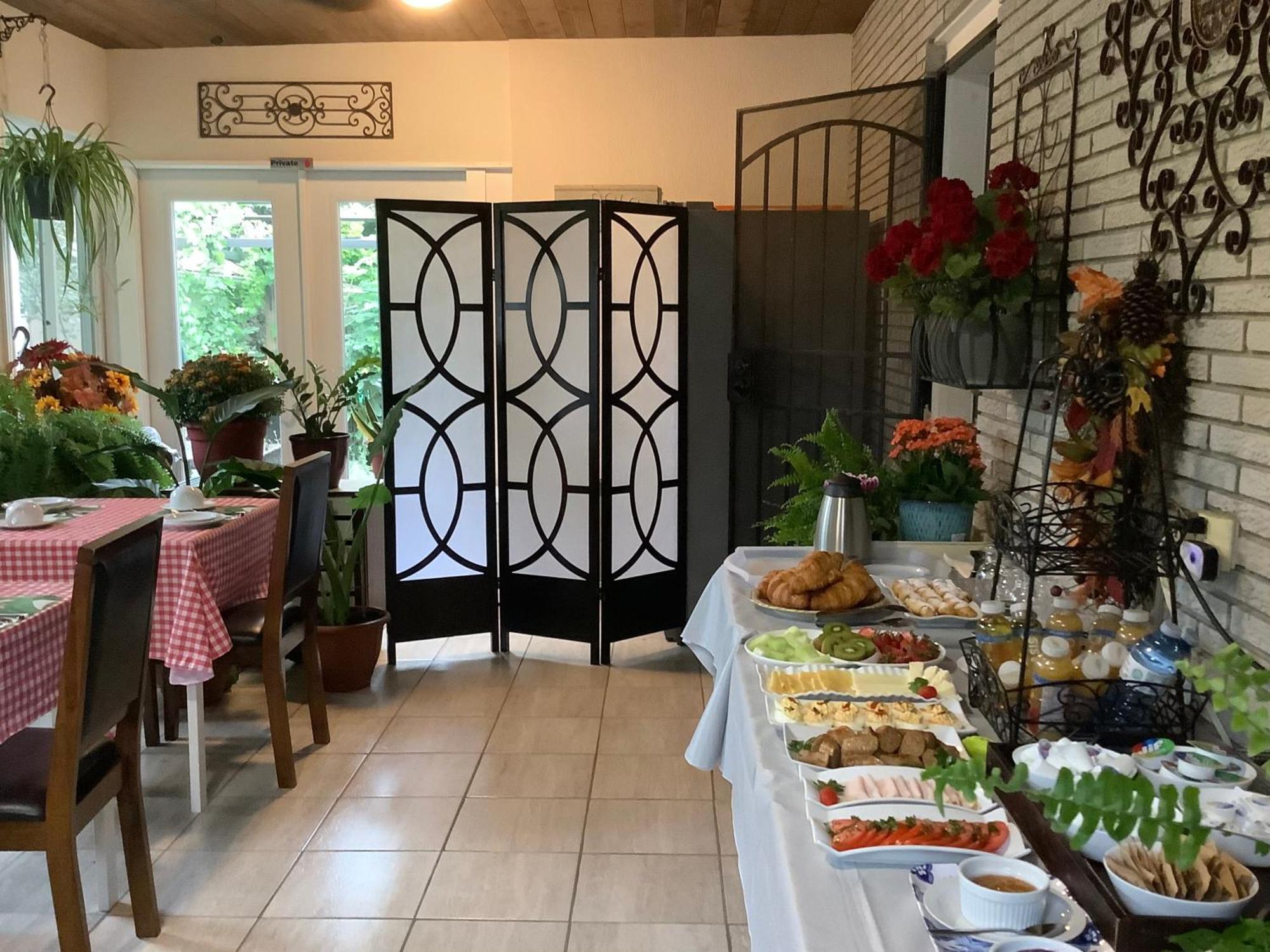 Via Veneto - Old Town Bed and Breakfast Niagara-on-the-Lake Exteriör bild
