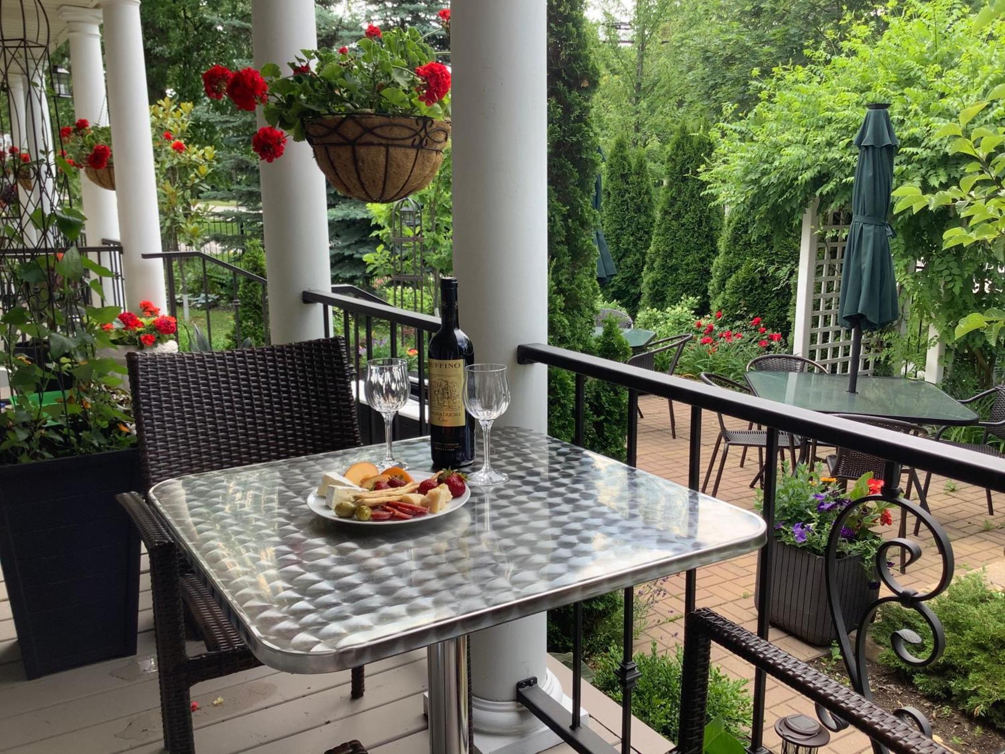 Via Veneto - Old Town Bed and Breakfast Niagara-on-the-Lake Exteriör bild